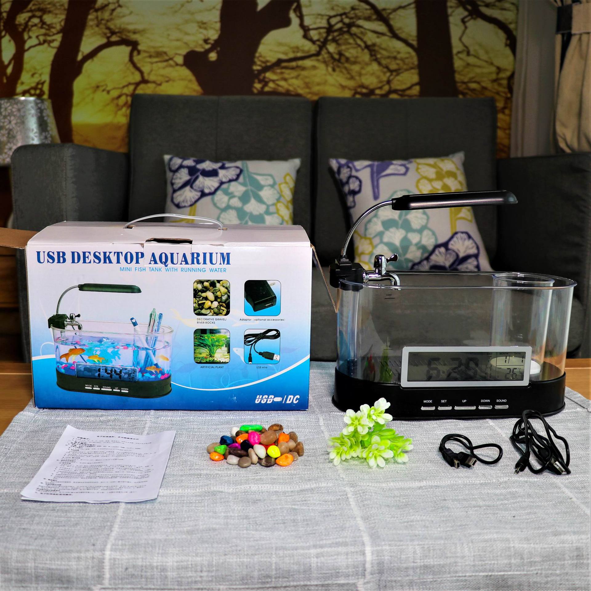 USB desktop mini aquarium with clock and temperature display
